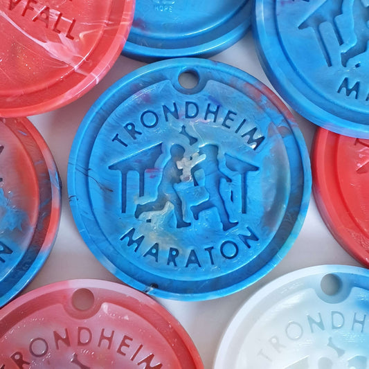 Medaljer laget av resirkulert plast - Trondheim Maraton