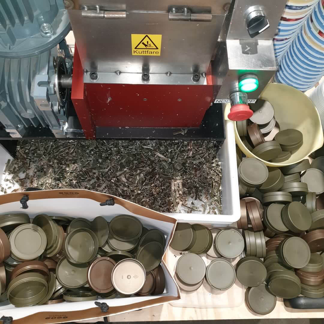 Vi resirkulerer snusboksene
